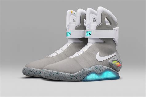 nike mag self lacing shoes